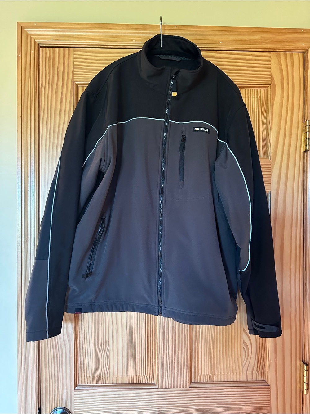 Caterpillar Men’s Black and Gray Softshell Performance Jacket size XL
